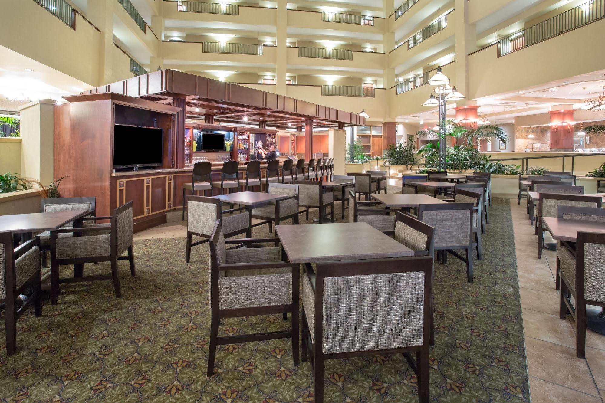 Hotel Topeka At City Center Exterior photo